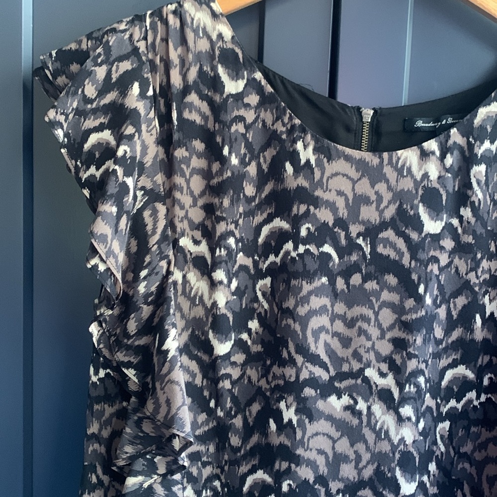 Black/Grey Patterned Flutter Sleeveless Dress Wit… - image 3